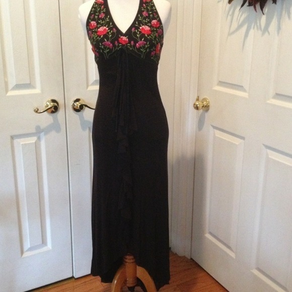 Embroidered flowers on black maxi high low dress - Picture 1 of 4